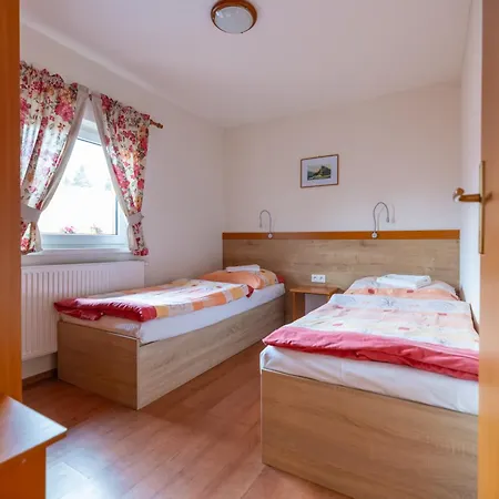 Orava - Bungalovy Alojamento de Turismo Selvagem Dolny Kubin